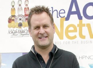 Onkel Joey in “Full House”: Dave Coulier verrät lustiges Geheimnis Dave Coulier wurde mit "Full House" international bekannt. / Source: CarlaVanWagoner/Shutterstock.com