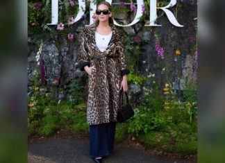 Dior-Show: Jennifer Lawrence ist mit ihrem Leo-Mantel der Hingucker Jennifer Lawrence stellt ihr modisches Händchen bei Dior unter Beweis. / Source: Saira Macleod/WWD via Getty Images