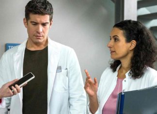 “In aller Freundschaft – Die jungen Ärzte” geht in die Sommerpause Ben Ahlbeck (Philipp Danne) und Leyla Sherbaz (Sanam Afrashteh) in der "In aller Freundschaft - Die jungen Ärzte"-Episode "Rausch". / Source: ARD/Tom Fülle