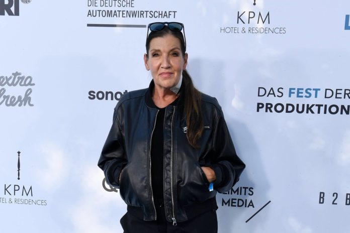 Schauspielerin Katy Karrenbauer bei ihrem Auftritt in Berlin. / Source: imago/Marja