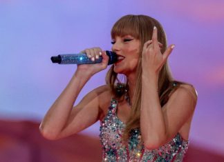 Taylor Swift: Ihre “Eras”-Tour endet noch dieses Jahr Taylor Swift bei einem Auftritt ihrer "Eras"-Tour. / Source: imago/ABACAPRESS
