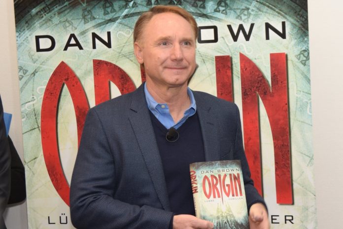 Mit seinen Thrillern wurde Dan Brown zum Bestsellerautor. / Source: Markus Wissmann/Shutterstock.com