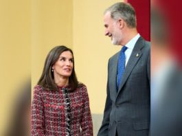 König Felipe und Königin Letizia von Spanien beim Treffen mit den Mitgliedern der "Prinzessin von Asturien"-Stiftung. / Source: getty/Carlos Alvarez / Getty Images