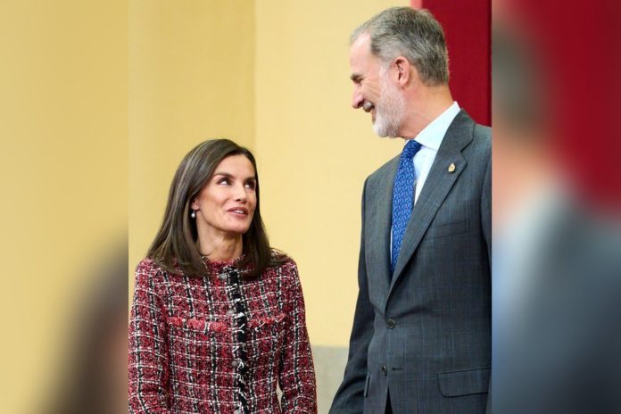 König Felipe und Königin Letizia von Spanien beim Treffen mit den Mitgliedern der 