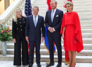 König Willem-Alexander und Königin Máxima: Volles Programm in den USA Brian Kemp und seine Frau Marty (li.) sowie König Willem Alexander und Königin Máxima im State Capitol in Atlanta. / Source: Nykieria Chaney/Getty Images