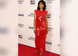 Kerry Washington in New York: Glamouröser Hingucker in Knallrot Von oben bis unten in Rot: Schauspielerin Kerry Washington in New York. / Source: imago/Cover-Images