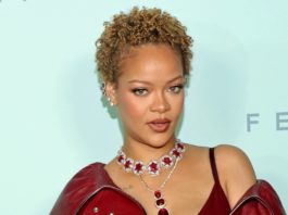 In Los Angeles zeigte sich Rihanna am 10. Juni mit einer lockigen Kurzhaarfrisur. / Source: getty/Kayla Oaddams/WireImage
