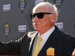 Mel Brooks, hier im Jahr 2018 abgelichtet, hat einen renommierten Peabody-Award für sein Lebenswerk erhalten. / Source: Kathy Hutchins/Shutterstock.com