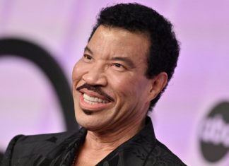 Hello! Lionel Richie tanzt in seinen 75. Geburtstag Brachte mit seinen Hits Millionen Menschen zum Tanzen: Lionel Richie. / Source: imago/Cover-Images
