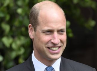 Prinz William witzelt über seine “Harry Potter”-Narbe Prinz William hat an der Schläfe eine kleine Narbe, die aus seiner Kindheit stammt. / Source: IMAGO/Cover-Images