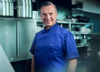 “Raue – Der Restaurantretter”: RTL zeigt fünf neue Folgen Tim Raue wagt sich in "Raue - Der Restaurantretter" wieder in kriselnde Restaurants. / Source: RTL / Pascal Buenning