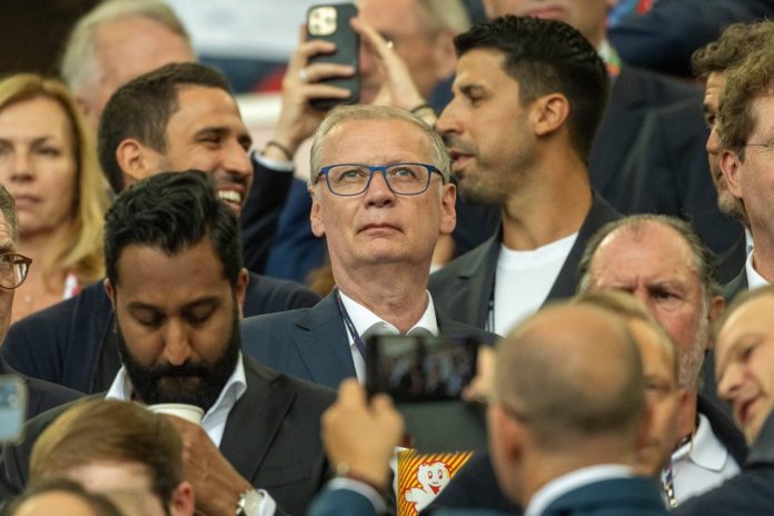 Günther Jauch mit Popcorn beim EM-Spiel der deutschen Fußballnationalmannschaft am Mittwoch in Stuttgart. / Source: IMAGO/Eibner