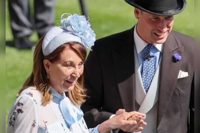Prinz William Hand in Hand mit Schwiegermutter Carole Middleton. / Source: Chris Jackson/Getty Images
