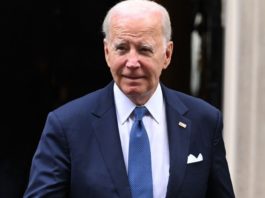 Videos, die US-Präsident Joe Biden in angeblich verwirrtem Zustand zeigen sollen, sich vom Weißen Haus als "billige Fälschungen" bezeichnet worden. / Source: Muhammad Aamir Sumsum/Shutterstock.com