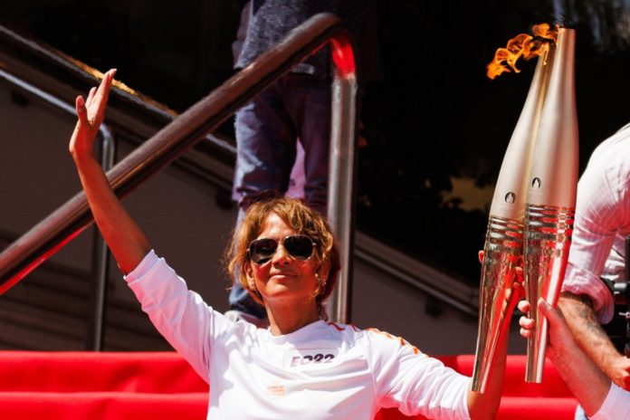 Halle Berry wurde in Cannes zur Olympischen Fackelträgerin. / Source: getty/[EXTRACTED]: Richard Bord/WireImage