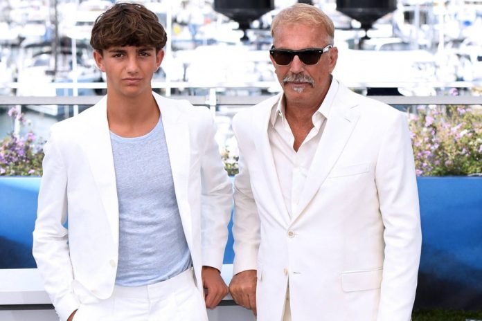 Kevin und Hayes Costner in Cannes. / Source: imago/ABACAPRESS