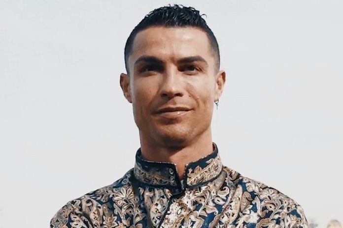 Fußballstar Cristiano Ronaldo ist zum sechsten Mal bei einer EM dabei. / Source: imago/ABACAPRESS