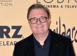 “Golden Boys” statt “Golden Girls”: Nathan Lane übernimmt Hauptrolle Schauspieler Nathan Lane wird einer der Hauptdarsteller in der Sitcom "Mid-Century Modern". / Source: imago/Featureflash