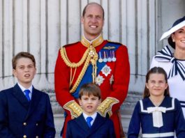 Prinz William mit seinen Kindern George, Louis und Charlotte auf dem Balkon des Buckingham Palastes. / Source: imago/PPE