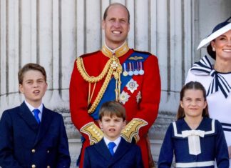 George, Charlotte und Louis gratulieren Papa William zum Vatertag Prinz William mit seinen Kindern George, Louis und Charlotte auf dem Balkon des Buckingham Palastes. / Source: imago/PPE