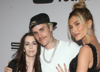 Justin Biebers Mama meint: “Du wirst der beste Papa aller Zeiten sein” Justin Bieber mit den zwei wichtigsten Frauen in seinem Leben: Mama Pattie Mallette (l.) und Ehefrau Hailey. / Source: imago images/MediaPunch