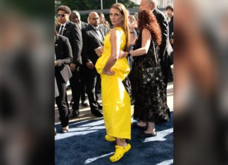 Nach Fußoperation: Brooke Shields trägt Crocs zum Abendkleid Schauspielerin Brooke Shields hatte bei den Tony Awards kein Problem damit, ihr ungewöhnliches Schuhwerk zu präsentieren. / Source: IMAGO/Cover-Images