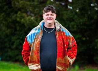 ESC-Sänger Isaak wurde im Netz heftig beleidigt Isaak muss Beleidigungen wegen seines Gewichts über sich ergehen lassen. / Source: IMAGO/Noah Wedel