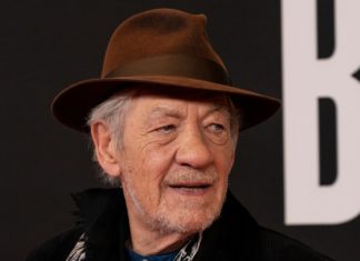 Ian McKellen stürzt von der Bühne: Schauspielstar im Krankenhaus Sir Ian McKellen ist auf dem Weg der Besserung. / Source: lev radin/Shutterstock.com