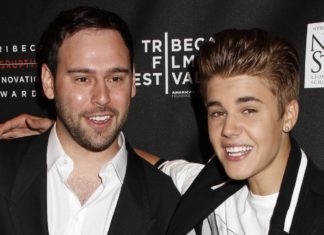Bieber-Ex-Manager Scooter Braun beendet seine Karriere Justin Bieber (r.) und Scooter Braun auf einem Event im Jahr 2012. / Source: imago images/UPI Photo