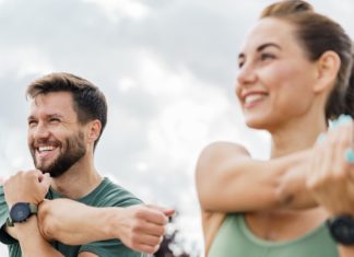 Gender Exercise Gap: Warum Frauen weniger Sport treiben als Männer Viele Frauen fühlen sich durch die Idealbilder in den sozialen Medien gehemmt. / Source: muse studio/Shutterstock