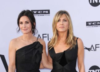Courteney Cox wurde 60: Jennifer Aniston teilt emotionale Worte Courteney Cox und Jennifer Aniston sind eng miteinander befreundet. / Source: IMAGO/Pond5 Images