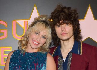 Miley Cyrus und Maxx Morando: Ihr Liebesglück scheint ungebrochen Miley Cyrus und Maxx Morando sind seit Ende 2021 ein Paar. / Source: Donato Sardella/Getty Images for Gucci