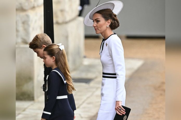 Prinzessin Kate mit ihren Kindern George und Charlotte bei 