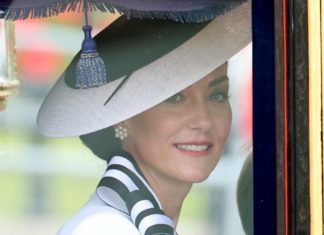 “Trooping the Colour”: Prinzessin Kate lächelt wie eh und je Prinzessin Kate auf dem Weg vom Buckingham Palast zur "Trooping the Colour"-Parade. / Source: 2024 Getty Images
