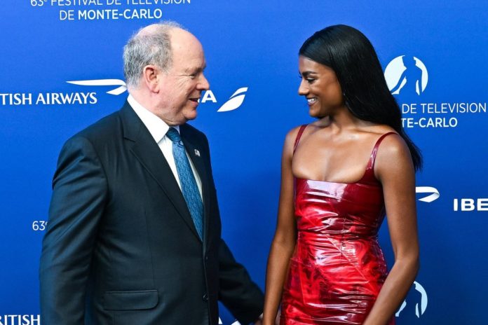 Fürst Albert II. von Monaco und Simone Ashley in Monte-Carlo. / Source: imago/Starface