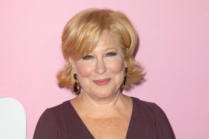 Schauspielerin Bette Midler will es noch mal wissen. / Source: Ron Adar/Shutterstock.com