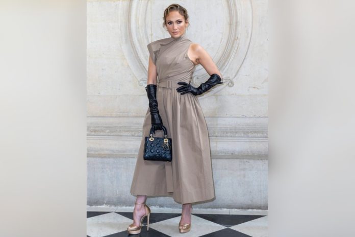 Jennifer Lopez bei der Christian-Dior-Show in Paris. / Source: imago/Bestimage