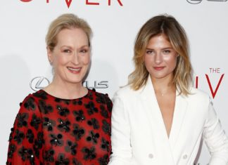 Meryl Streeps Tochter Louisa Jacobson Gummer überrascht mit Coming-out Meryl Streeps jüngste Tochter Louisa Jacobson Gummer ist ebenfalls Schauspielerin. Sie ist durch ihre Rolle der Marian Brook in der Serie "The Gilded Age" bekannt. / Source: Debby Wong/Shutterstock.com