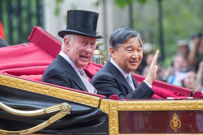 König Charles III. (l.) und Kaiser Naruhito am 25. Juni in London. / Source: imago images/ZUMA Press Wire