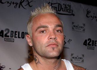 Crazy-Town-Frontmann Shifty Shellshock stirbt mit 49 Jahren Der Musiker Shifty Shellshock ist mit 49 Jahren gestorben. / Source: IMAGO / Rideaux-PicturePerfect