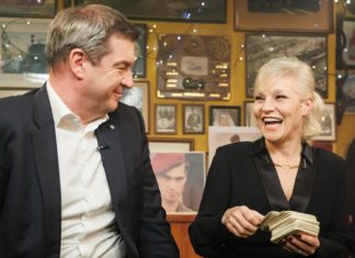 “Inas Nacht”: Diesem Politiker würde Markus Söder ein Auto abkaufen Markus Söder stellt sich zum Auftakt von "Inas Nacht" den Fragen von Ina Müller. / Source: NDR Presse und Information