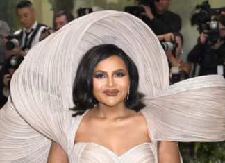 Schon im Februar: Mindy Kaling ist heimlich wieder Mutter geworden Mindy Kaling ist seit Februar dreifache Mama. / Source: IMAGO/ZUMA Wire