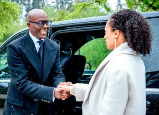 Bruce Darnell übernimmt Gastrolle bei “Sturm der Liebe” Bruce Darnell spielt sich bei einem Cameo-Auftritt in "Sturm der Liebe" selbst (hier mit Soluna-Delta Kokol). / Source: ARD/Christof Arnold