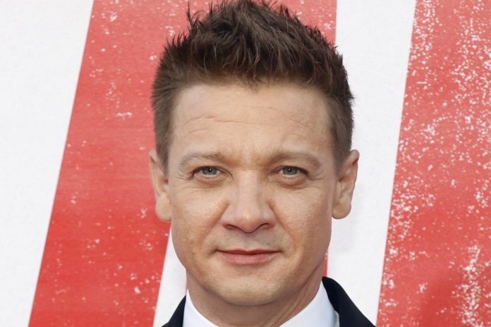 Jeremy Renner hatte im Januar 2023 einen schweren Unfall. / Source: Tinseltown/Shutterstock.com