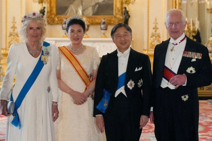 Königin Camilla, Kaiserin Masako, Kaiser Naruhito und König Charles III. beim Staatsbankett im Buckingham Palast. / Source: KIRSTY WIGGLESWORTH / POOL/AFP via Getty Images