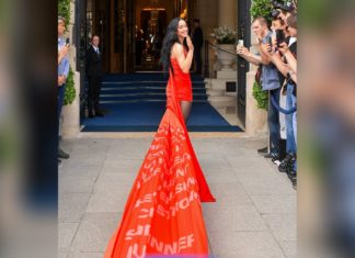 Katy Perry begeistert in Paris mit 150 Meter langer Schleppe Mit 150 Meter langer Schleppe: Katy Perry am Dienstag in Paris. / Source: imago/Bestimage