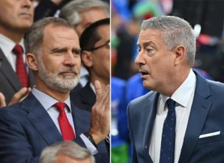 König Felipe VI. und Joachim Llambi für Spanien im EM-Stadion Ein Royal und ein "Let's Dance"-Juror im EM-Stadion für Spanien: König Felipe VI. und Joachim Llambi (r.). / Source: IMAGO/Shutterstock / IMAGO/Jan Huebner