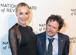 Michael J. Fox beteuert seiner Frau zum Geburtstag: “Ich liebe dich” Tracy Pollan und Michael J. Fox sind seit 1988 verheiratet. Sie haben vier Kinder. / Source: lev radin/Shutterstock.com