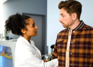 Das passiert heute in den Soaps "Alles was zählt": Yannick befürchtet, dass sein alter Feind bereits ein neues Opfer hat. / Source: RTL/Julia Feldhagen