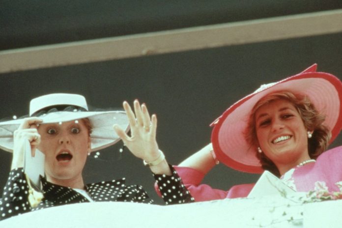 Sarah Ferguson (li.) und Prinzessin Diana, hier im Jahr 1987, waren enge Freundinnen. / Source: imago images/Everett Collection